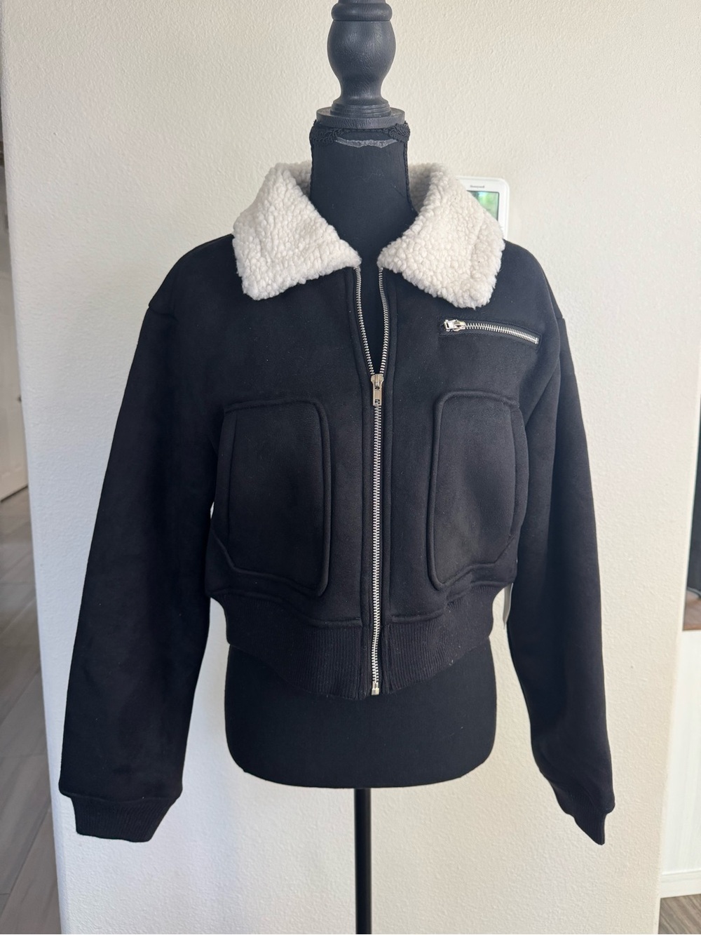 Ambiance Outerwear Black Cropped Sherpa Collar Jacket Size S